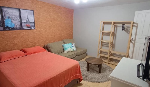Apartamento térreo com ar condicionado e 2 suítes bem localizado in Garopaba