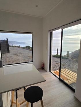 Apartment con bajada hacia el mar
