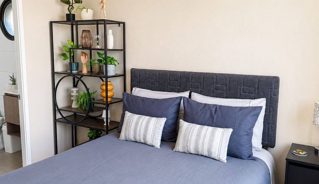 Apartment with direct access to Line 1, the bus terminal, and the Metro and train stations