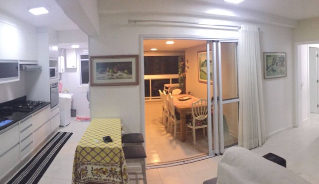 Apartment with gourmet balcony, 150m from the beach, 3 bedrooms with air conditioning, swimming pool and barbecue. in Guarujá