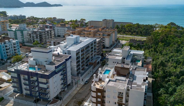 Apto com Garagem a 600m da Praia das Toninhas in Ubatuba