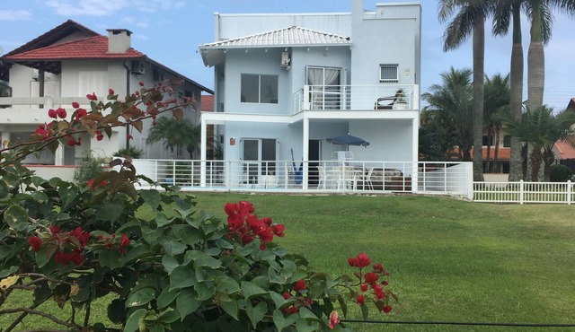 Beachfront house with a pool. Air conditioning and TV in every room. in Sao Francisco do Sul