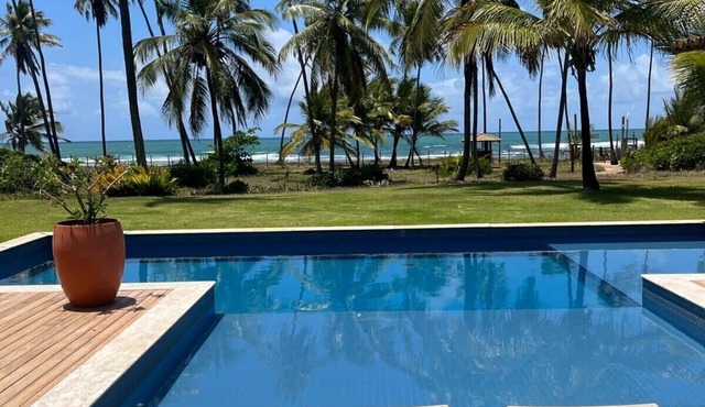 Beachfront house in Praia do Forte, with cook in Mata de São João