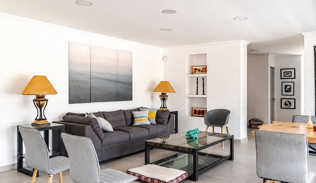 Beautiful, modern, and bright home in Parcela de Agrado