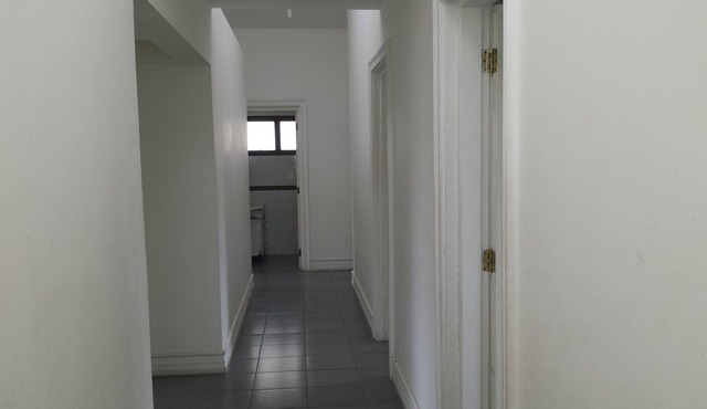 BEAUTIFUL HOUSE A 30 MTS BEACH, COVE! FOR 30 PEOPLE .Value 1. 800 A DAILY. in Guarujá