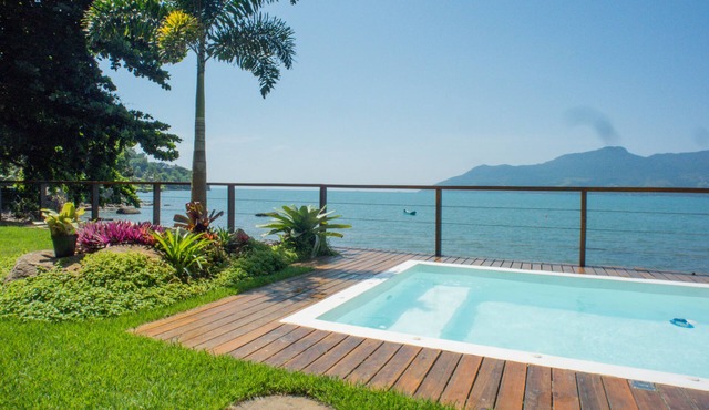 Beachfront house with pool | São Sebastião in Praia de São Francisco São Sebastião