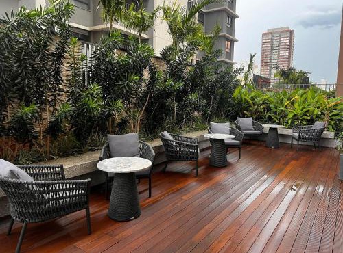 Campo Belo, Studio prox Congonhas e Berrini, com ar-condicionado, cortinas blackout, espaço de home office, piscina, academia e coworking in São Paulo
