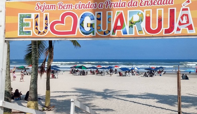 Cantinho da Felicidade, AP pé na Areia há 01 Quadra da Praia Enseada no Guarujá in Guarujá