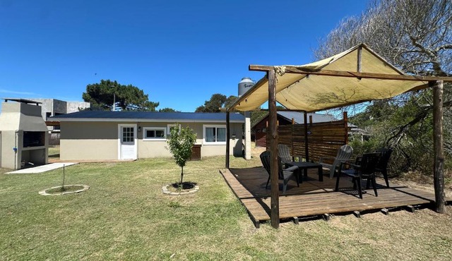 Casa a pasos del mar, incluye Carpa in Mar de las Pampas