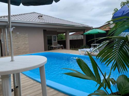 Casa Aconchegante com piscina no litoral do Paraná em Matinhos in Matinhos
