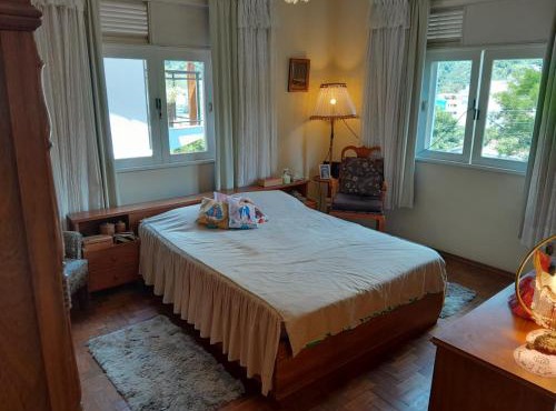 Casa com jardim e linda vista em Friburgo in Nova Friburgo