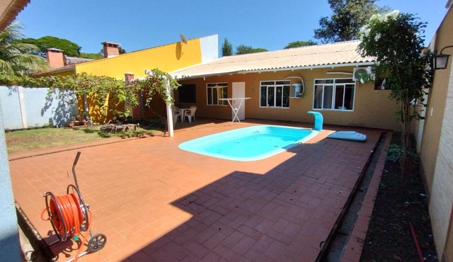 Casa com piscina próximo à Avenida das Cataratas in Foz do Iguaçu