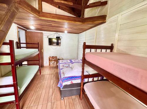 Casa de 2 quartos e 1 mezanino na ilha do Mel próximo ao mar in Ilha do Mel