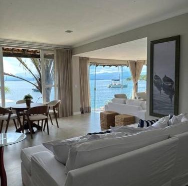 Casa de veraneio com deck em Passa Terra, Ilha Grande in Angra dos Reis