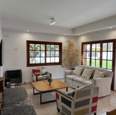 Casa Franklin, A media cuadra de la laguna! in Chascomús