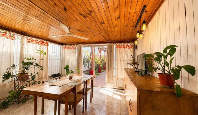 Casa Jade: A Bright and Cozy Home with a Garden
