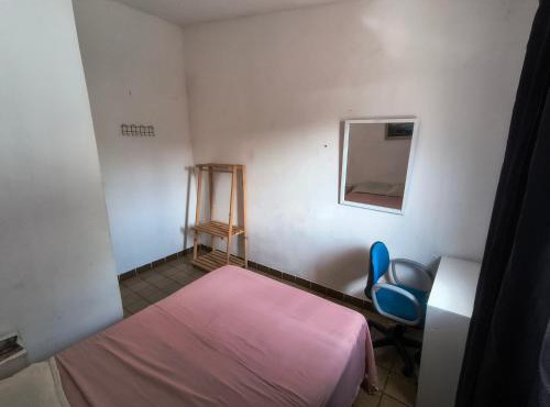 casa jota quarto com cama de casal e ar wc compartilhado in Recife
