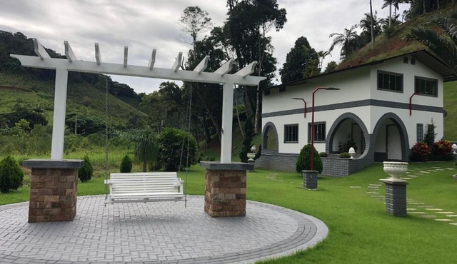 Casa no Sítio Toca da Onça com Piscina, Saúna, Hidro Massagem, Sala de Jogos, Lago, Wi-fi in Marechal Floriano