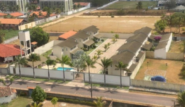 Charming little house with Wi-Fi and club next door in a gated community. in Salinópolis