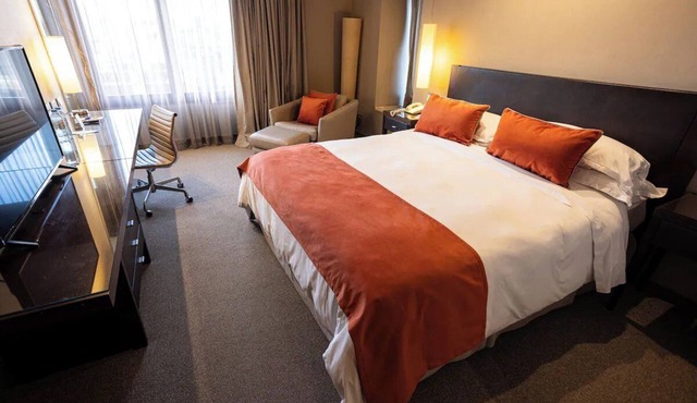 Charming Urban Nest Perfect for Business or Leisure Travelers | Rooftop Pool