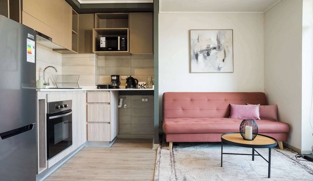 Chic 2BR Apt in Nunoa with Balcony for 5