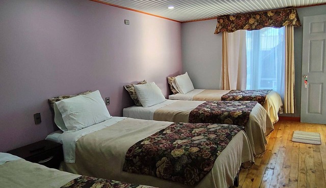 Chiloetravel Hostel, double room