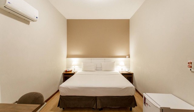 Comfortable Room Near City Center – Ideal for Couples or Business Travelers in Paraná