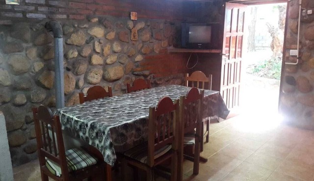 Complejo el Eden, con Pileta y a dos Cuadras del rio in Cordoba