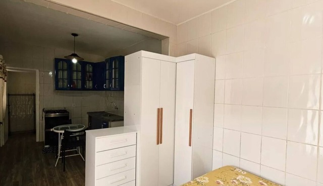 Complete and quiet studio apartment with garage, 3 minutes from the shopping mall. Privacy and security. in Jundiaí