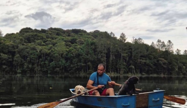 Country house on the reservoir with beach, kayaking, fishing and waterfall. in Juquitiba