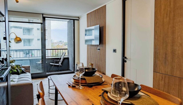 Cozy 1BR Apt. with Private Balcony and Amenities