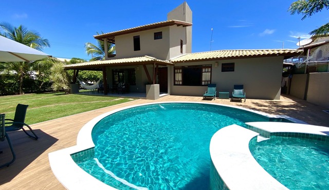 Cozy 4-bedroom house in Guarajuba with pool, 200m from the beach, in a gated community. in Guarajuba