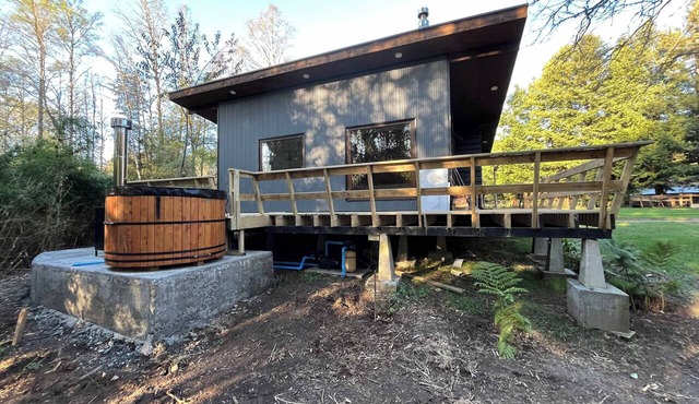 Cypress Cabin - Riverside Hot Tub, BBQ & WiFi in Huiscapi