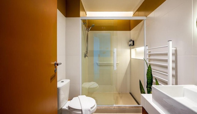 Design e Conforto no Coração do Gonzaga | Piscina Vista Mar in Santos