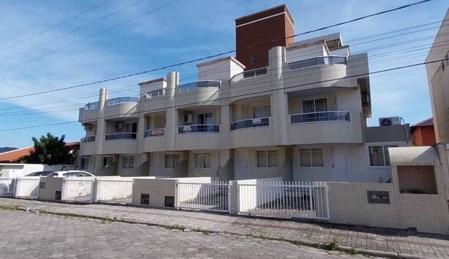 DUPLEX TOWNHOUSE - 3 BEDROOMS - CLOSE TO THE BEACH in Bombas Bombinhas