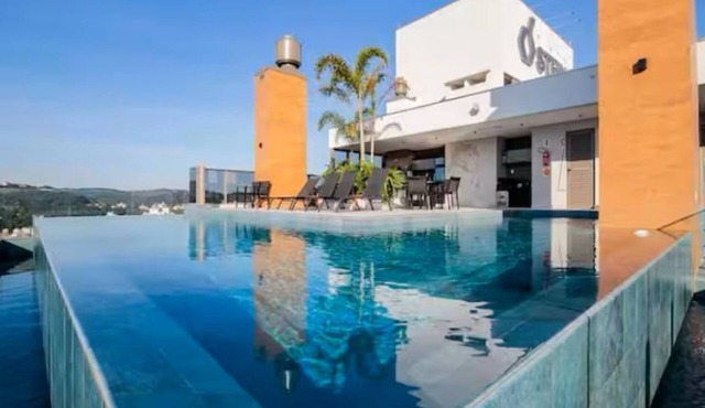 Entire apartment 900 meters from Oktoberfest, with a rooftop pool, gym, and Wi-Fi in Victor Konder Blumenau