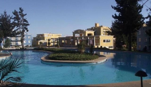 Espacioso departamento con piscina