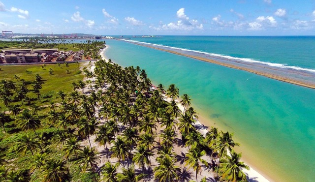 Excellent 2-bedroom apartment in the beachfront resort condominium in Muro Alto. in Ipojuca