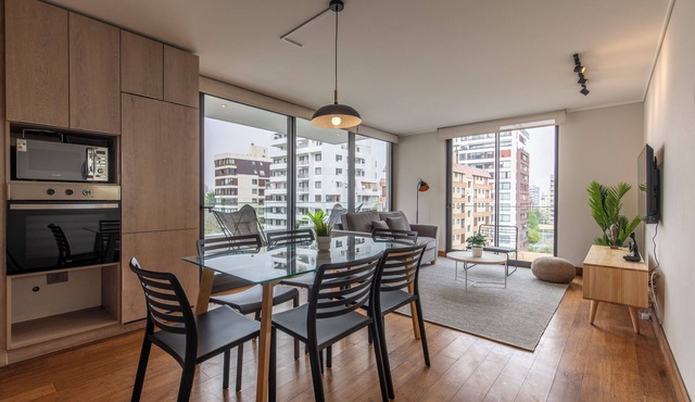 Fabulous 2-bedroom apartment with AC in vibrant Las Condes