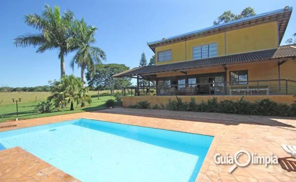 Fazenda Brinsini 1 km dos Parques, espaço enorme in Olímpia