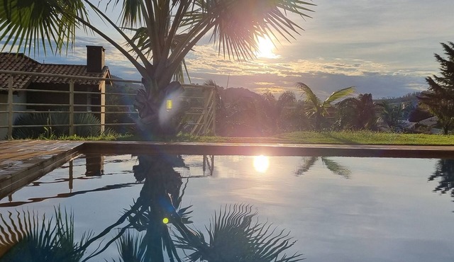 Fireplace, swimming pool, 4 suites, private mini-golf, gated community with 24-hour security. in Monte Alegre do Sul