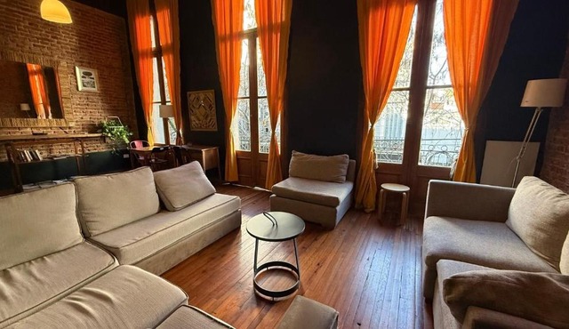 Grand Residence - 8 Bedrooms - Guests 18