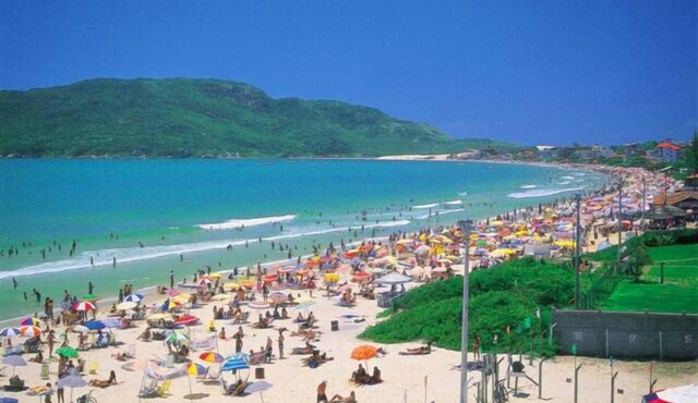 Great fit 03 rooms 100 meters from the best beach of Floripa in Florianópolis