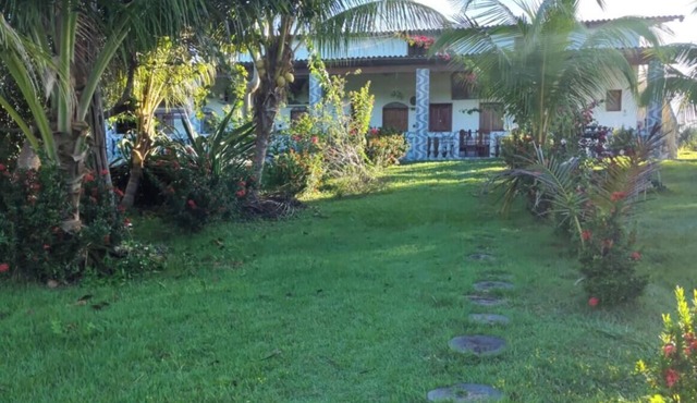 Guesthouse facing Silves, 5 minutes from the bus terminal, with river access. in Silves
