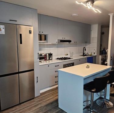 Habitación y baño privado en departamento compartido