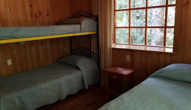 Hermosa casa con orilla de lago Caburgua