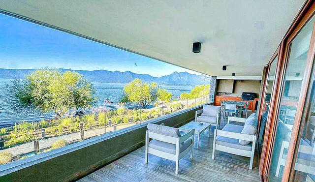 HOM I Calefacción Gym, Sauna Estacionamiento Lago