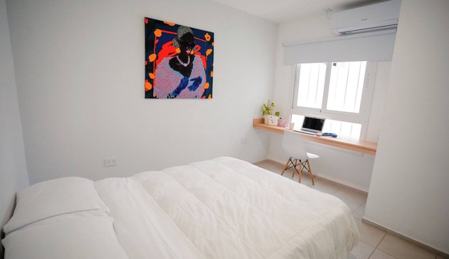 Home office apartment with a fully equipped, comfortable desk, Roca