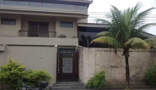 house 50mts from the beach, near kiosks restaurants and shopping in Guarujá