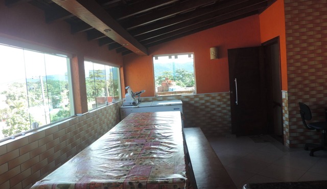 House on Pernambuco beach, with barbecue and air conditioning in Guarujá